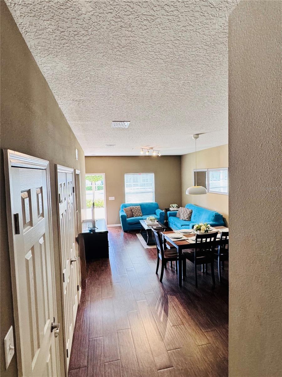 Image 4 of 9 For 8931 Shine Drive