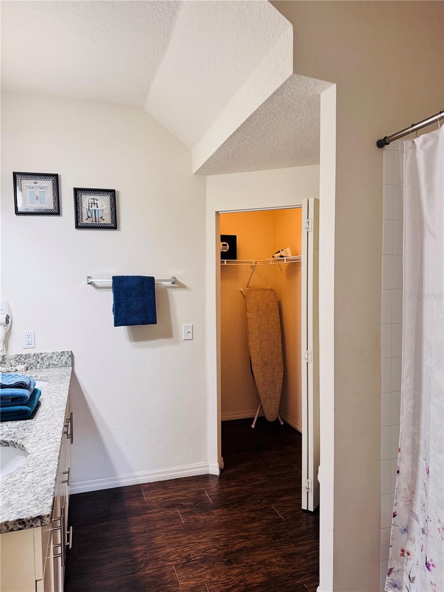 Image 6 of 9 For 8931 Shine Drive