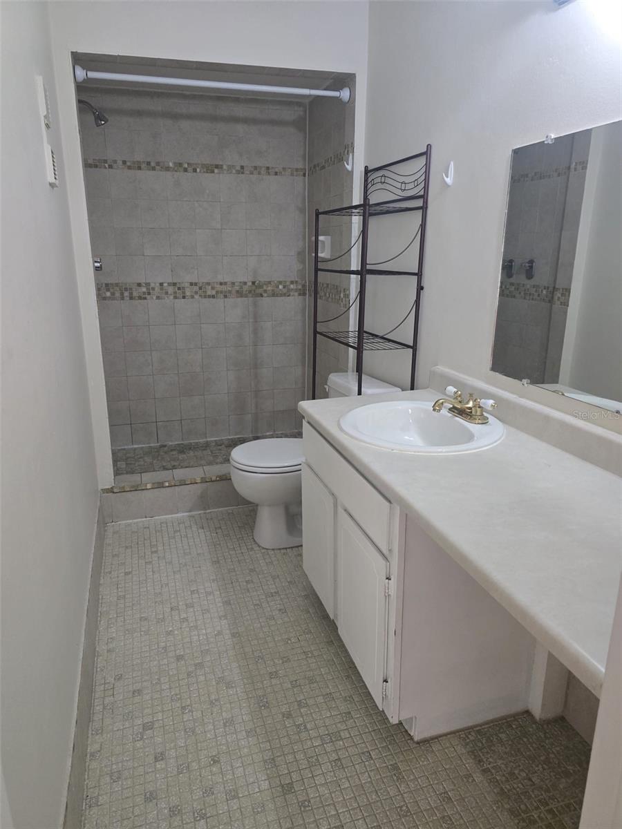 Image 12 of 17 For 6014 Amberly Court T28
