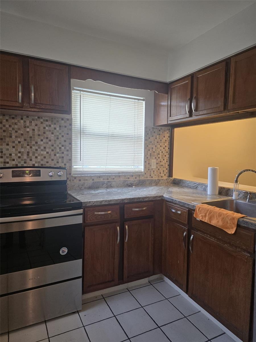Image 5 of 17 For 6014 Amberly Court T28