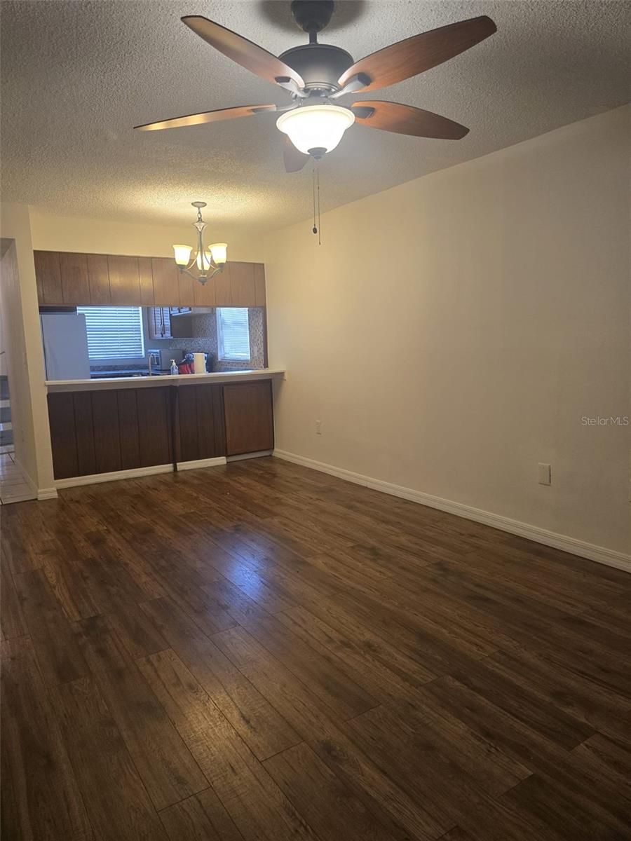 Image 6 of 17 For 6014 Amberly Court T28