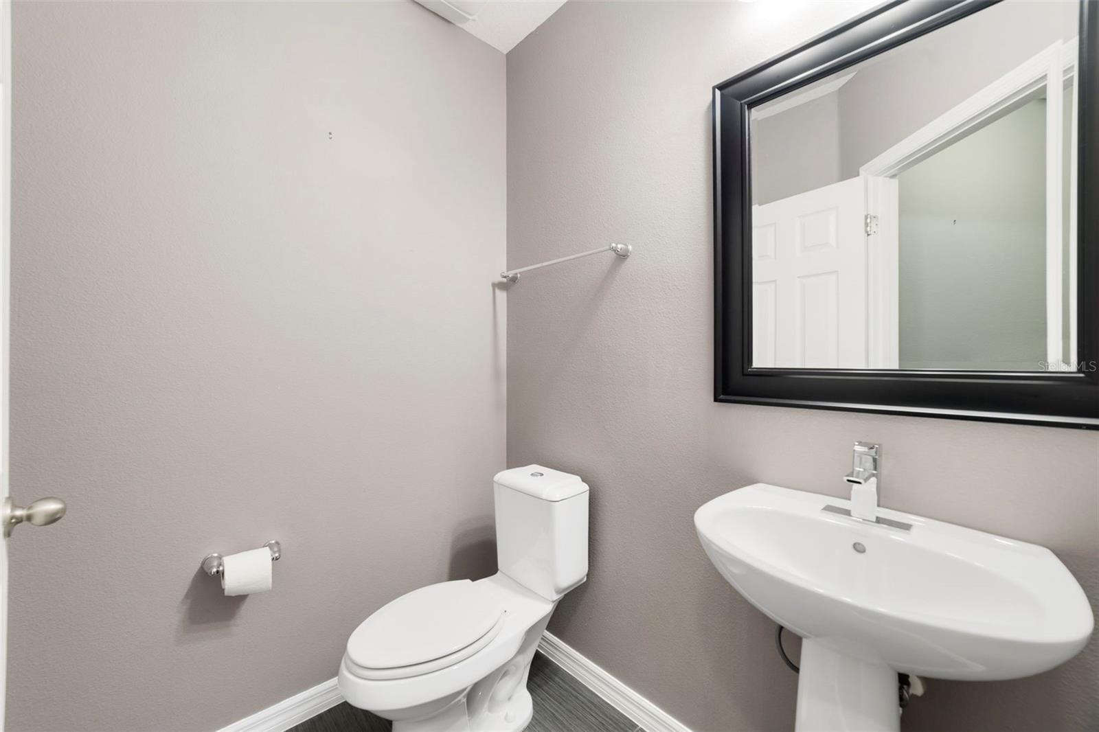 Image 11 of 34 For 950 Maumee Street