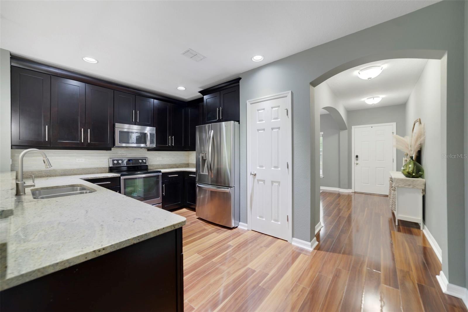 Image 3 of 34 For 950 Maumee Street