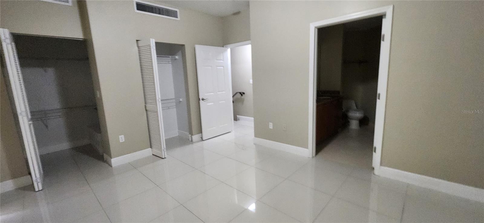 Image 6 of 49 For 18417 27th Court 18417