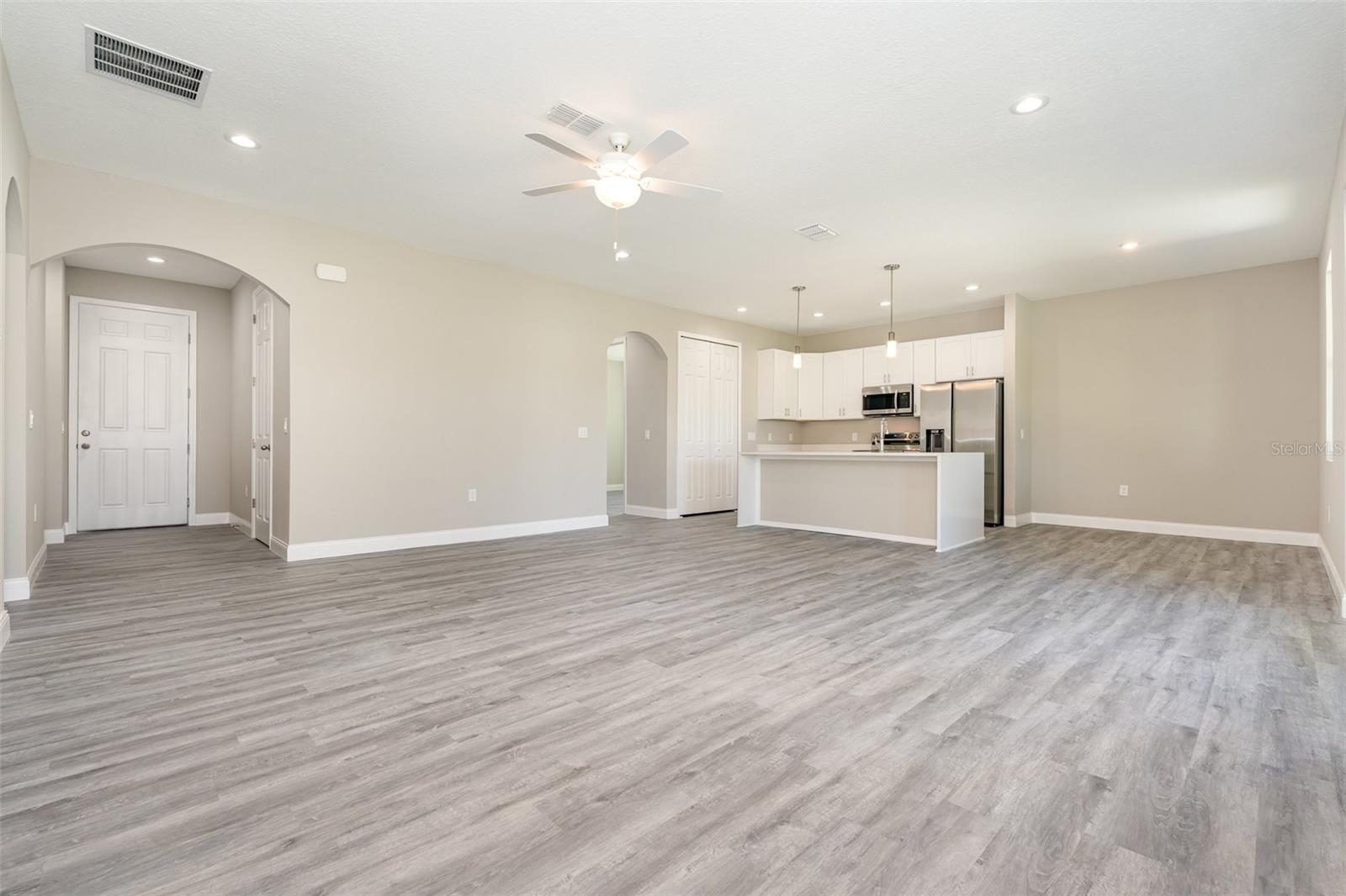 Image 11 of 34 For 3187 Topsey Avenue Se