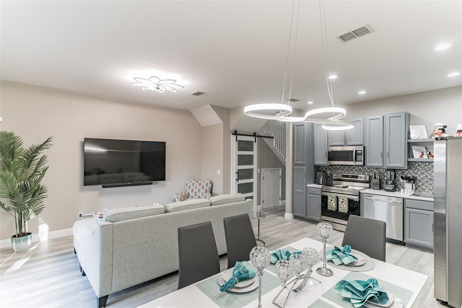 Image 7 of 30 For 2468 Caravelle Circle