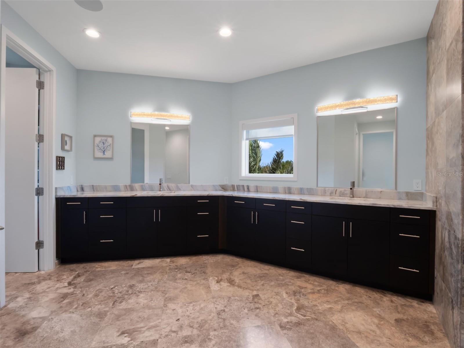 Image 43 of 82 For 1511 Riverside Drive