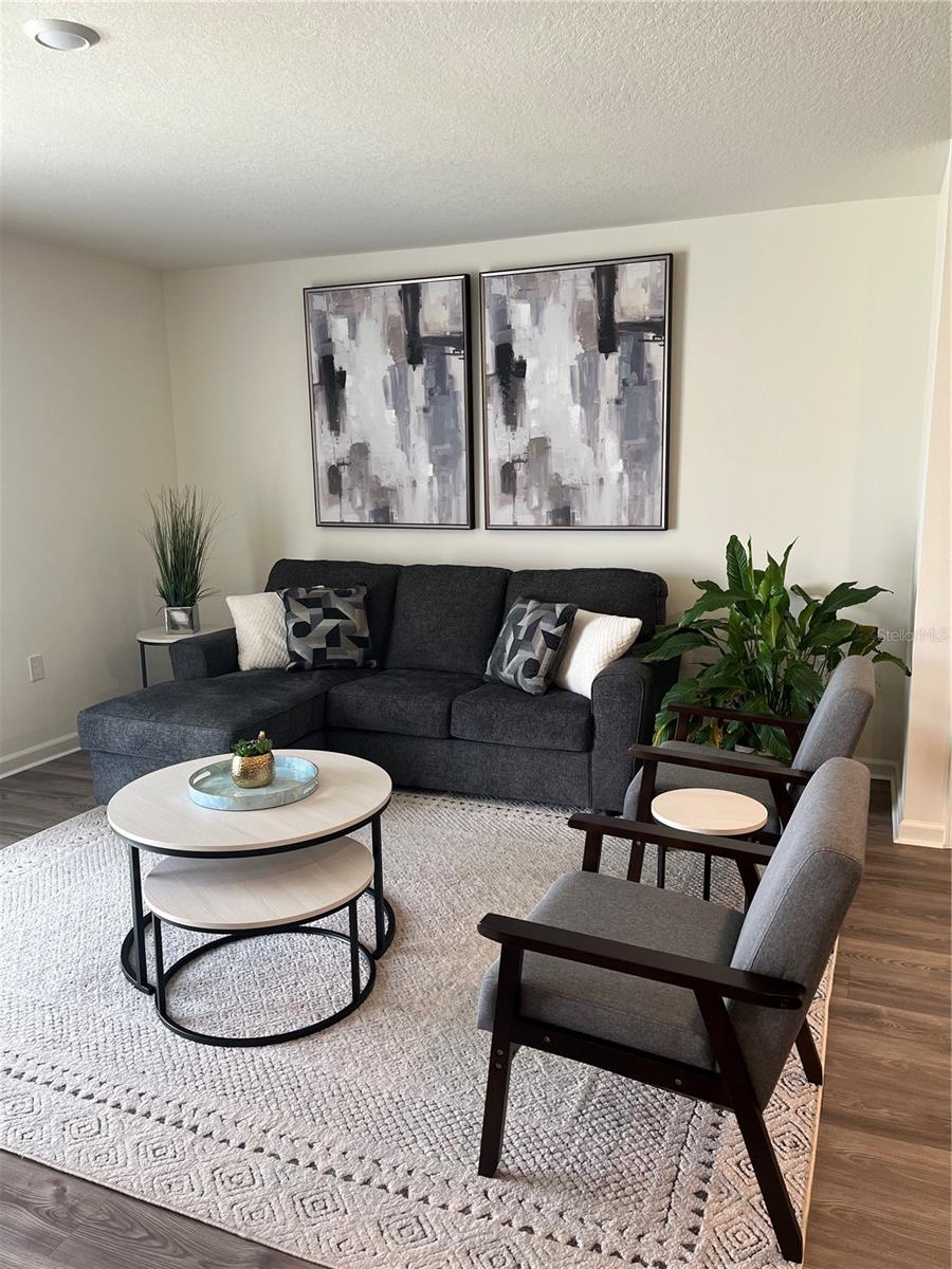 Image 5 of 12 For 1990 Iowa Drive