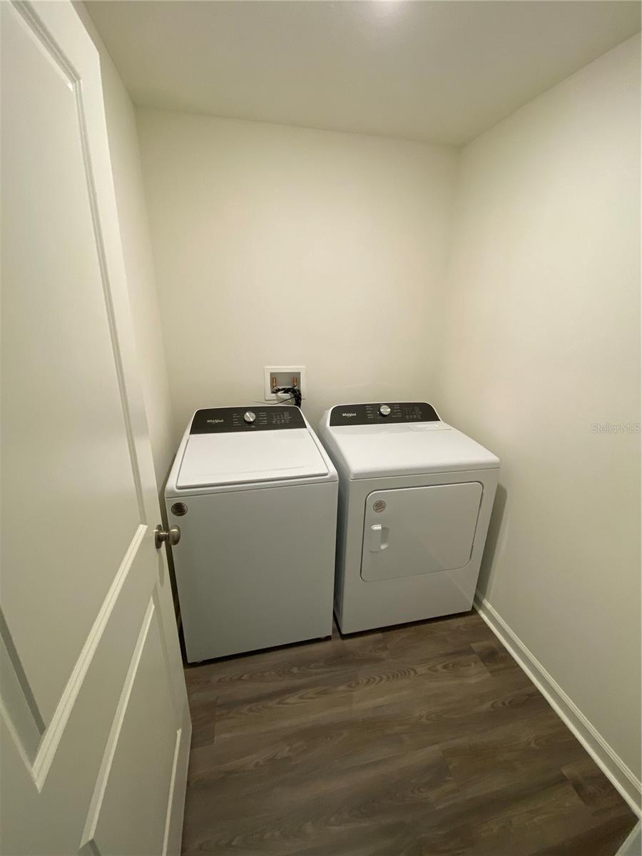 Image 7 of 12 For 1990 Iowa Drive