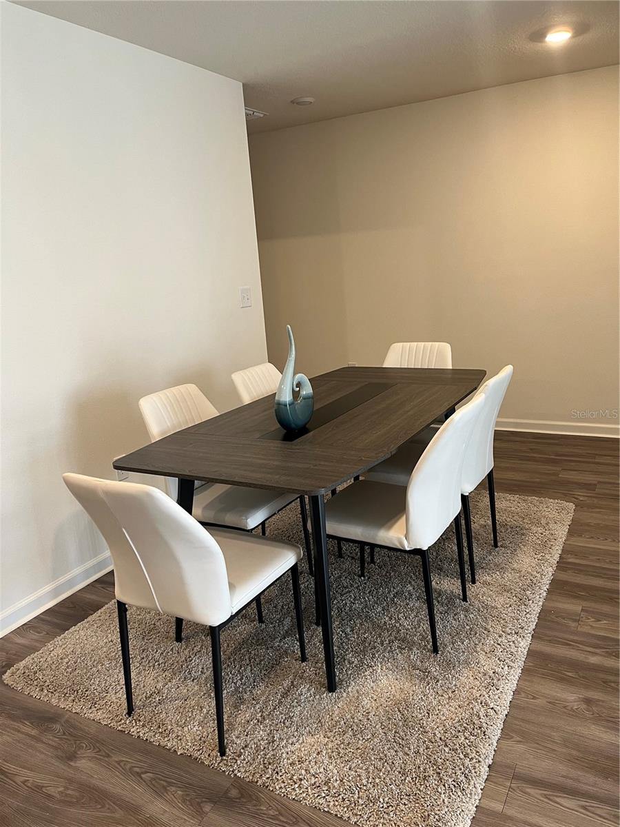 Image 8 of 12 For 1990 Iowa Drive