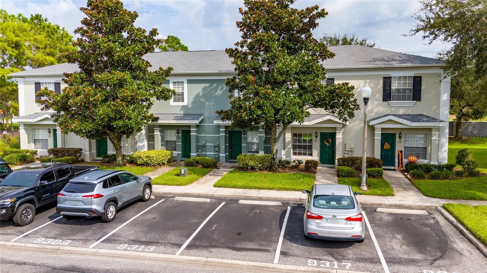 Image 2 of 30 For 9313 Jasmine Flower Lane 185