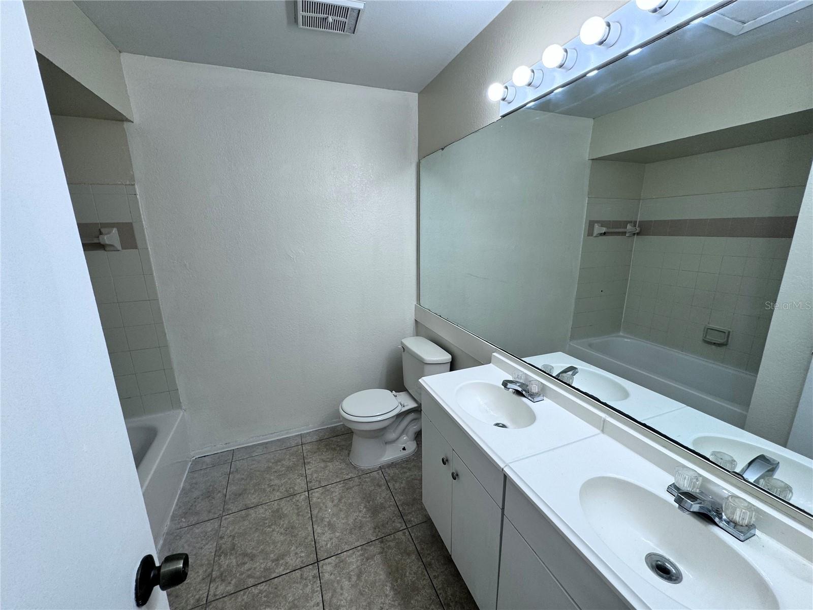 Image 6 of 18 For 1932 Lake Atriums Circle 85