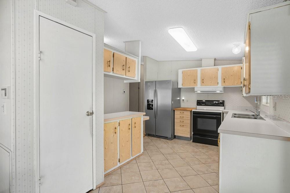Image 11 of 39 For 152 Florence Boulevard