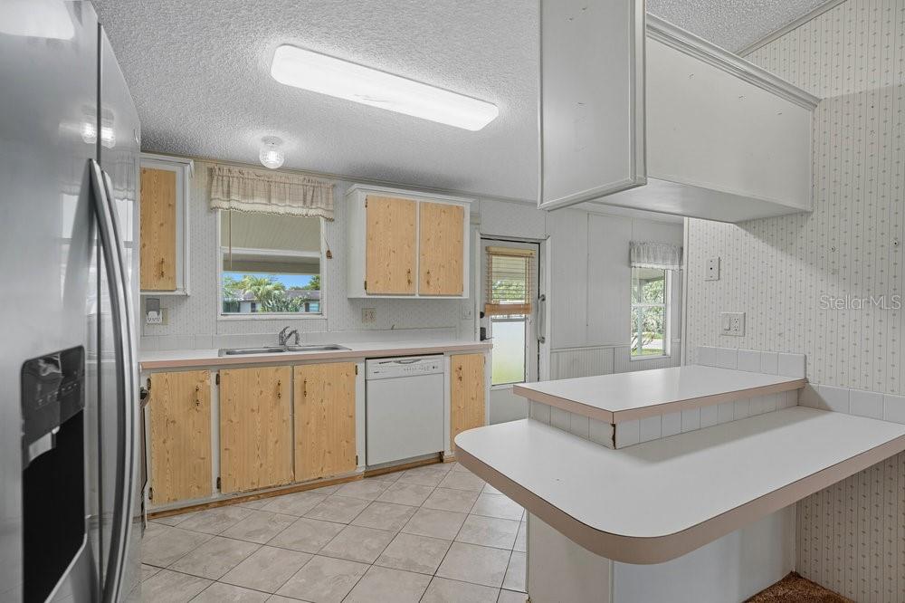 Image 13 of 39 For 152 Florence Boulevard