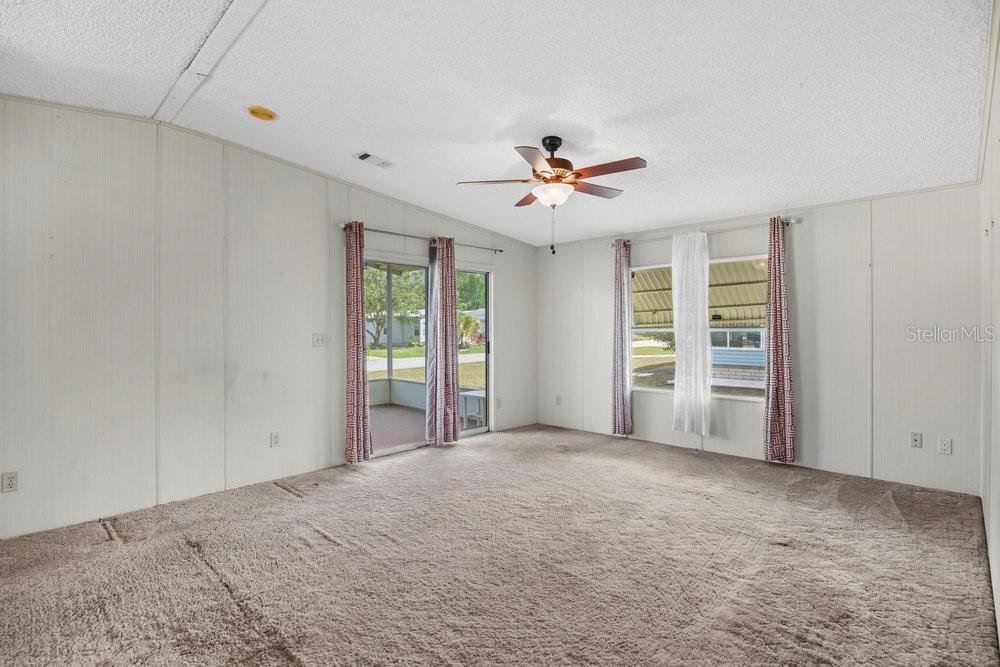 Image 17 of 39 For 152 Florence Boulevard