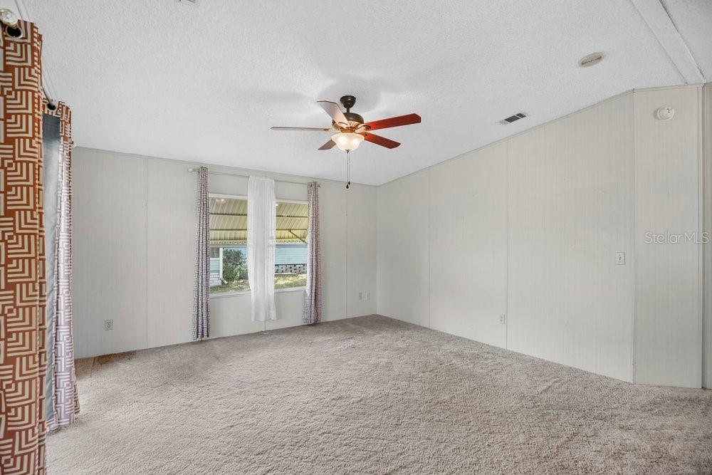 Image 18 of 39 For 152 Florence Boulevard