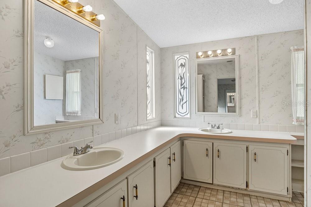 Image 22 of 39 For 152 Florence Boulevard