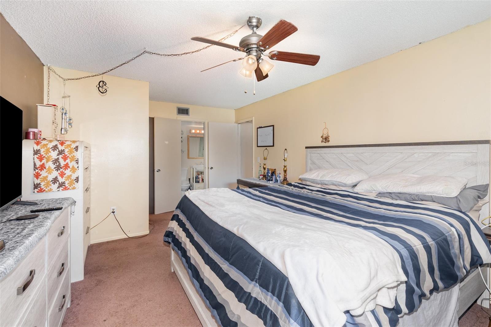 Image 12 of 26 For 6051 Village Circle Ge