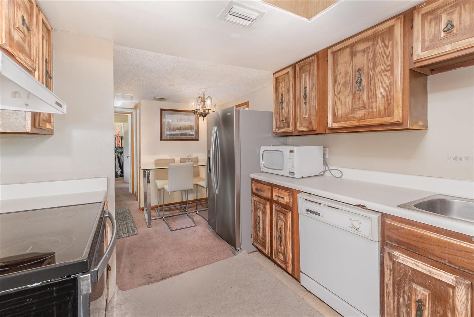 Image 8 of 26 For 6051 Village Circle Ge