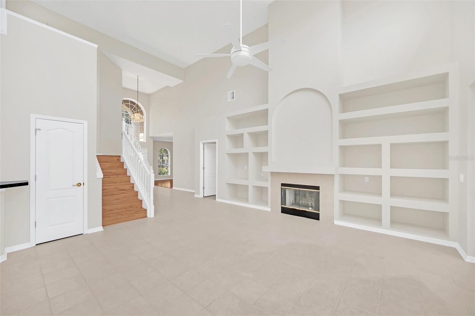 Image 13 of 45 For 10125 Foxhurst Court