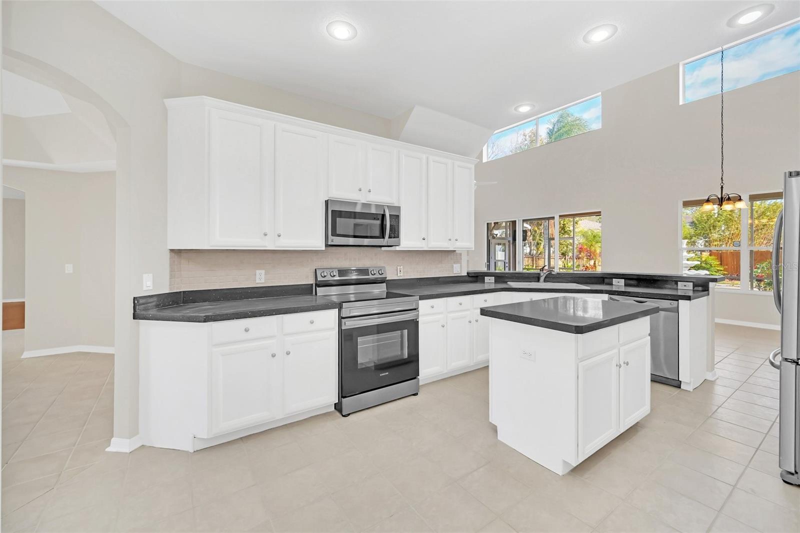 Image 17 of 45 For 10125 Foxhurst Court