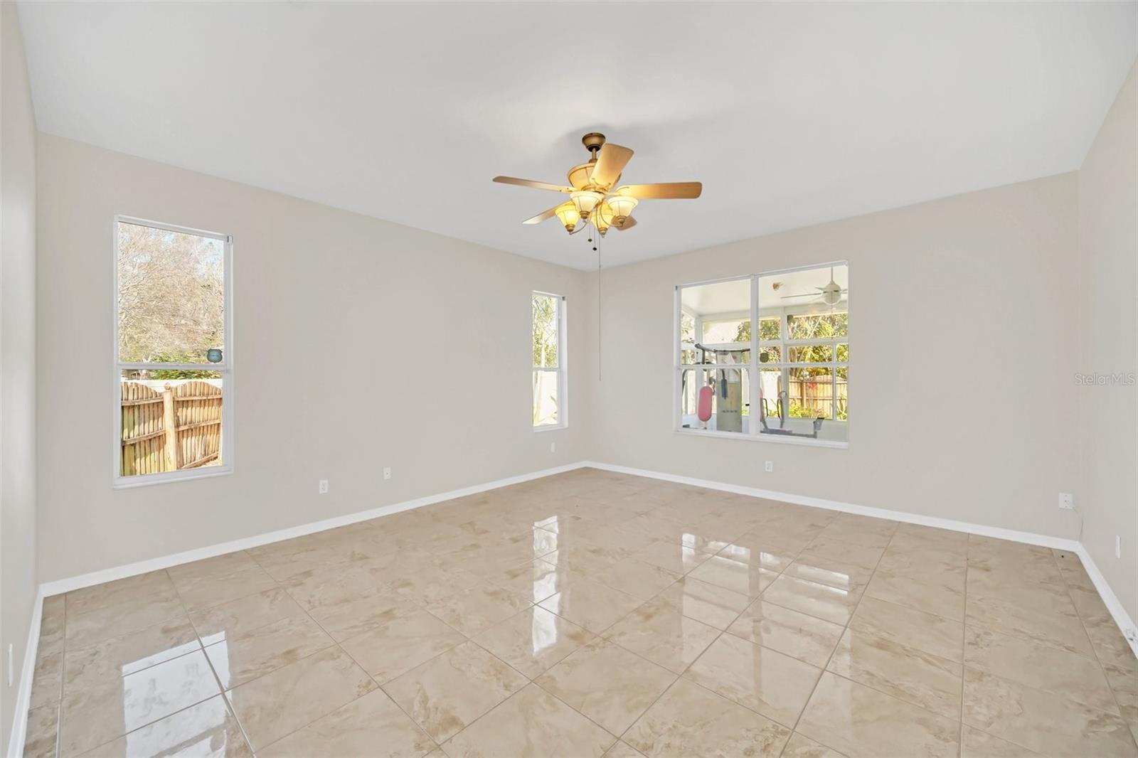 Image 21 of 45 For 10125 Foxhurst Court