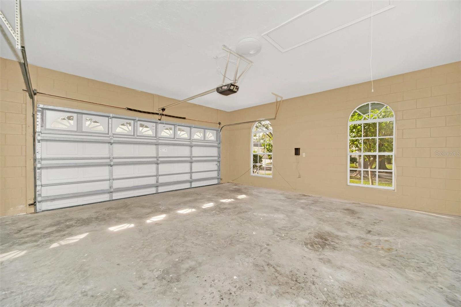 Image 34 of 45 For 10125 Foxhurst Court
