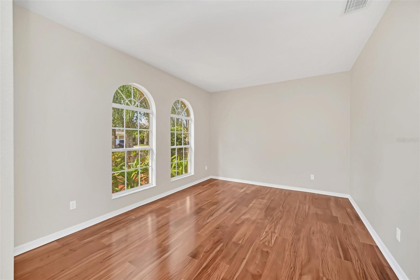 Image 7 of 45 For 10125 Foxhurst Court