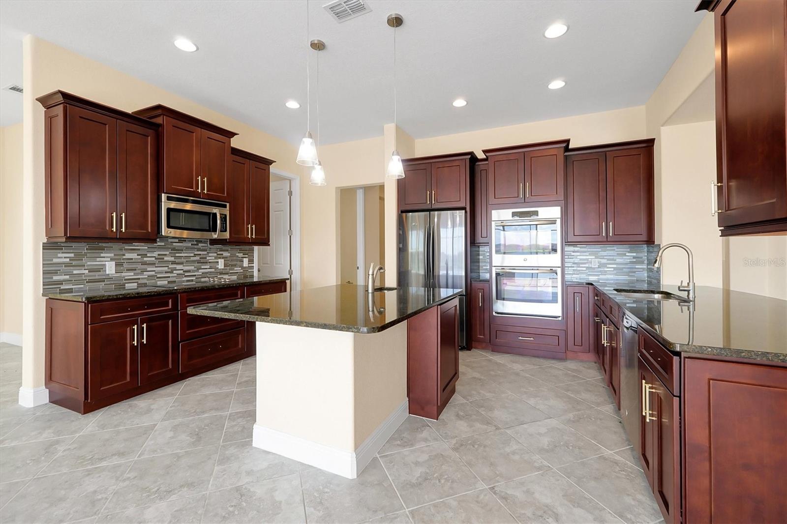 Image 17 of 52 For 870 Spinnaker Way