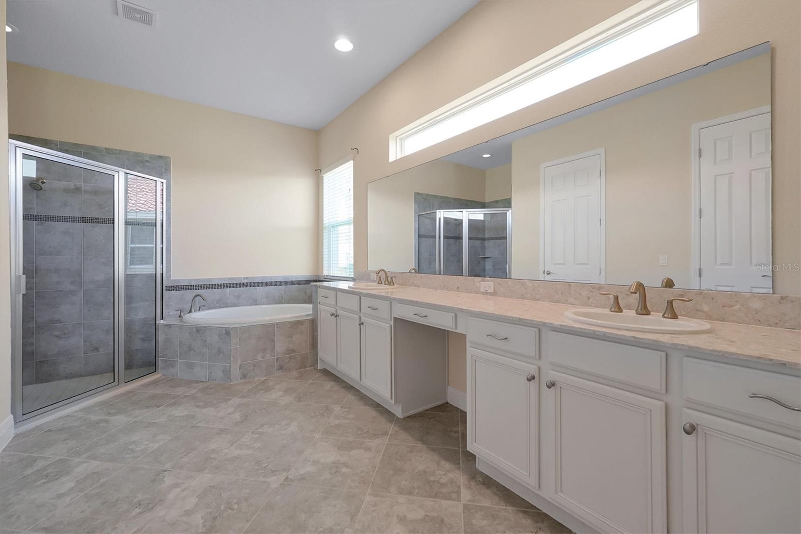 Image 27 of 52 For 870 Spinnaker Way