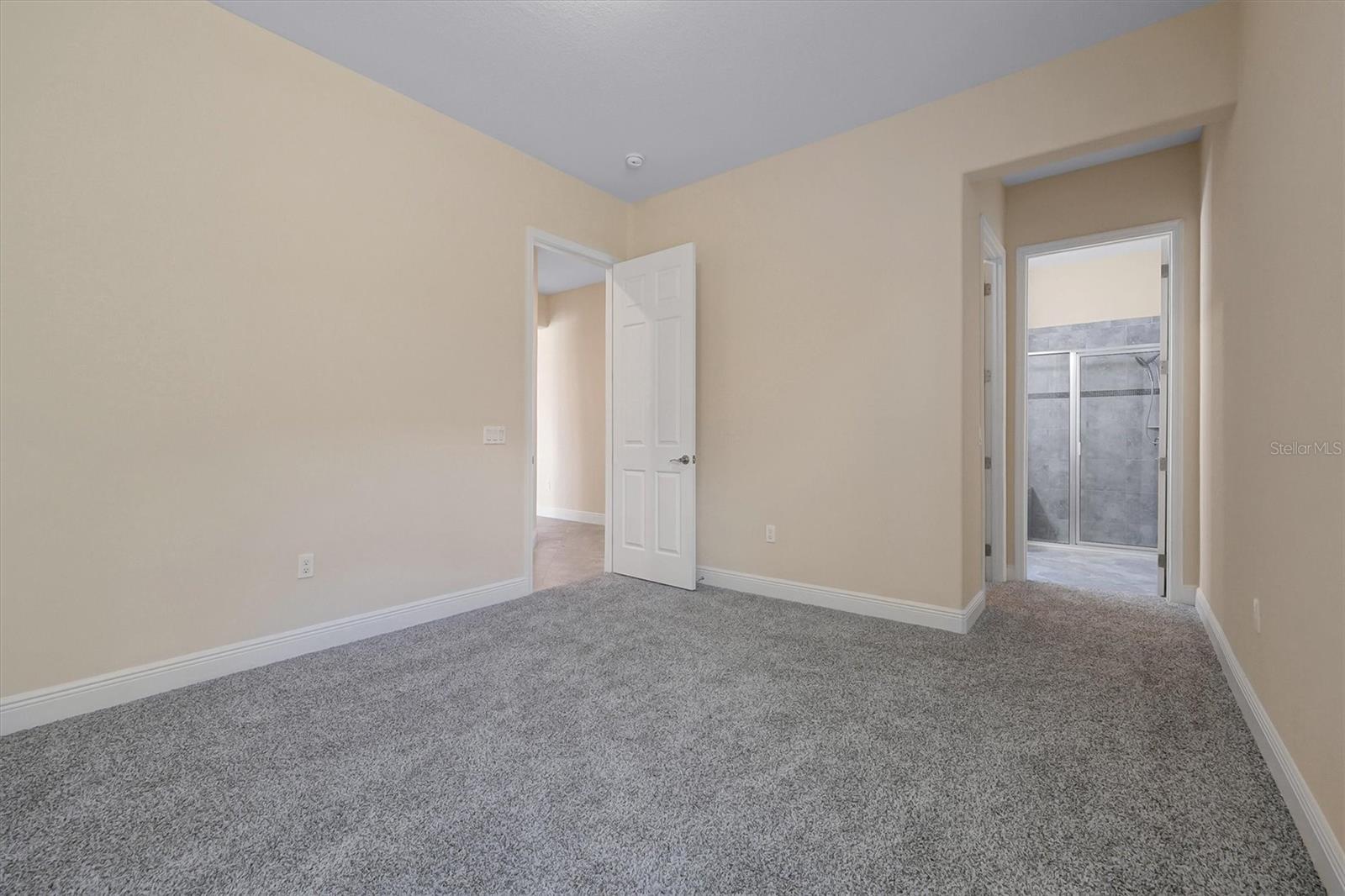 Image 33 of 52 For 870 Spinnaker Way
