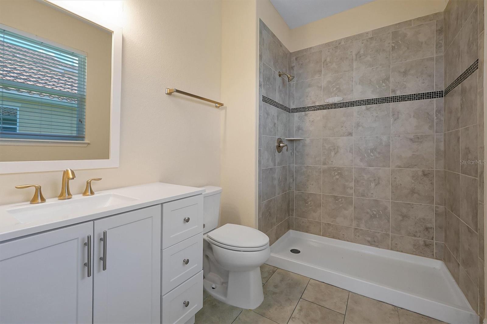 Image 39 of 52 For 870 Spinnaker Way