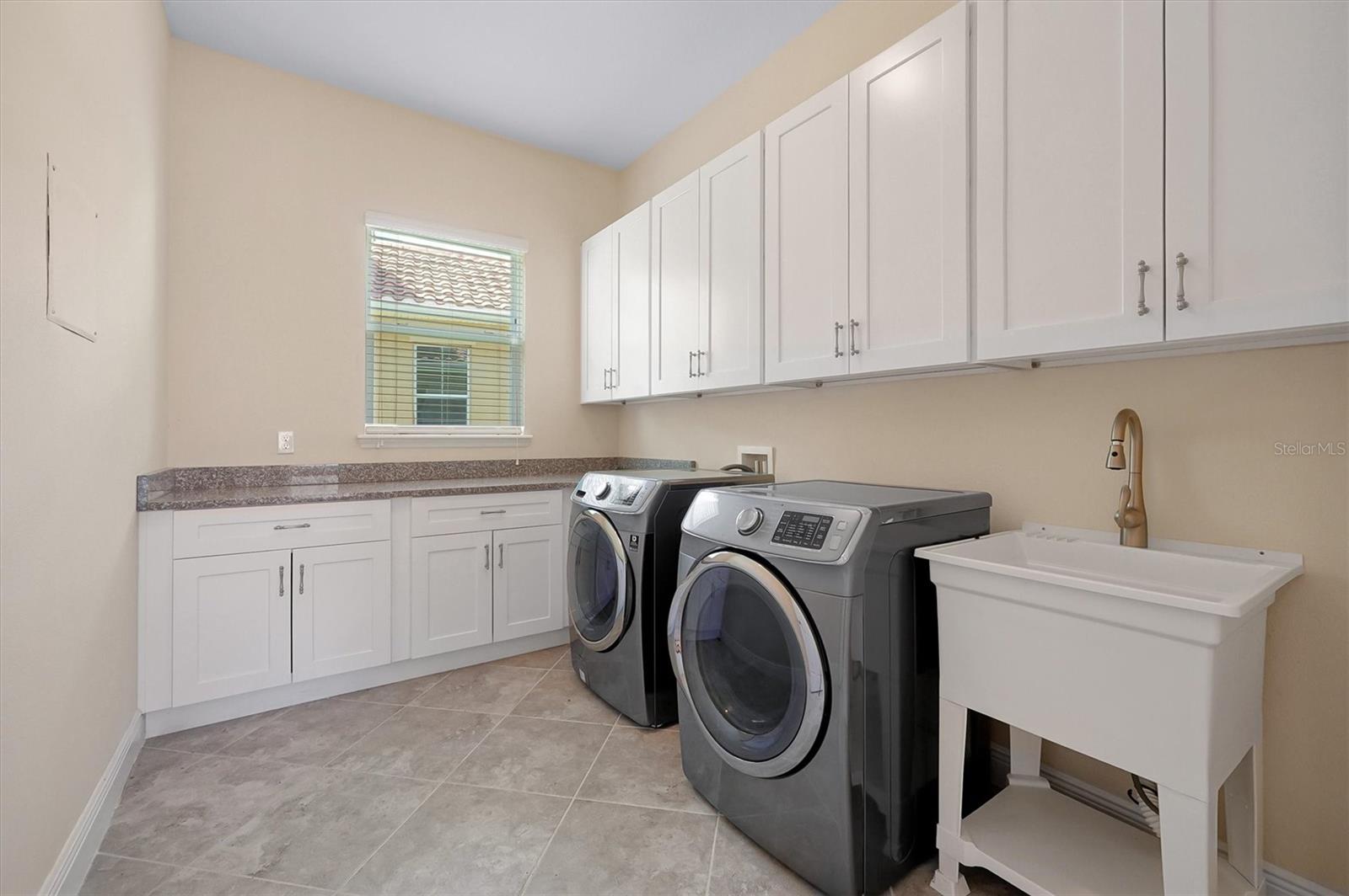 Image 40 of 52 For 870 Spinnaker Way