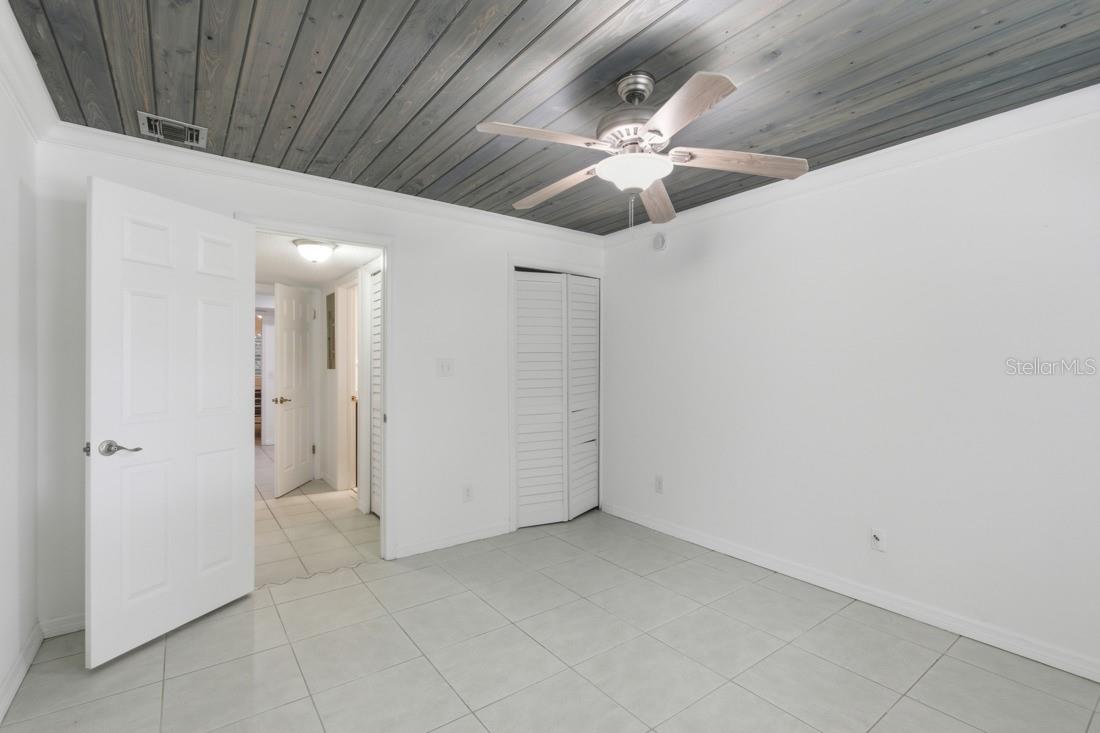 Image 11 of 29 For 402 Oak Haven Drive 402