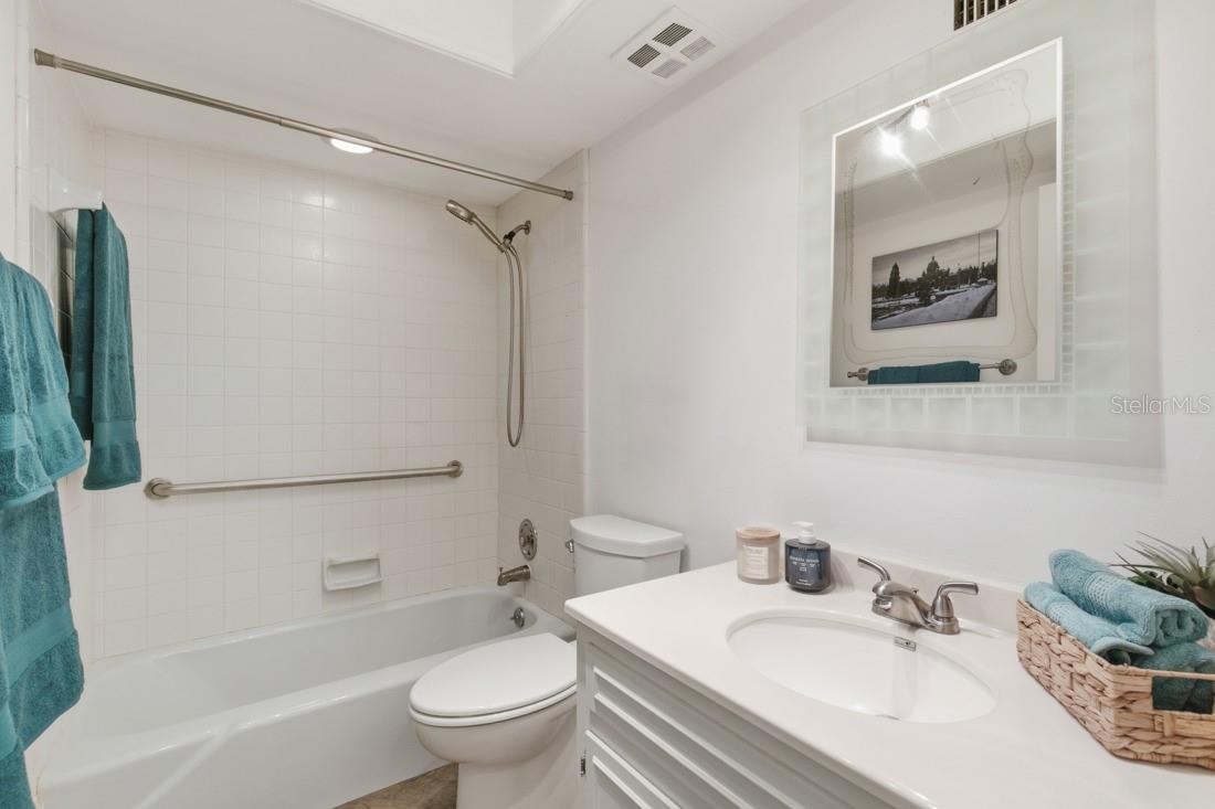 Image 15 of 29 For 402 Oak Haven Drive 402
