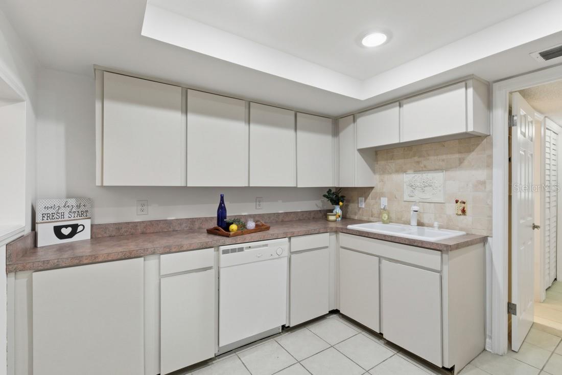 Image 9 of 29 For 402 Oak Haven Drive 402
