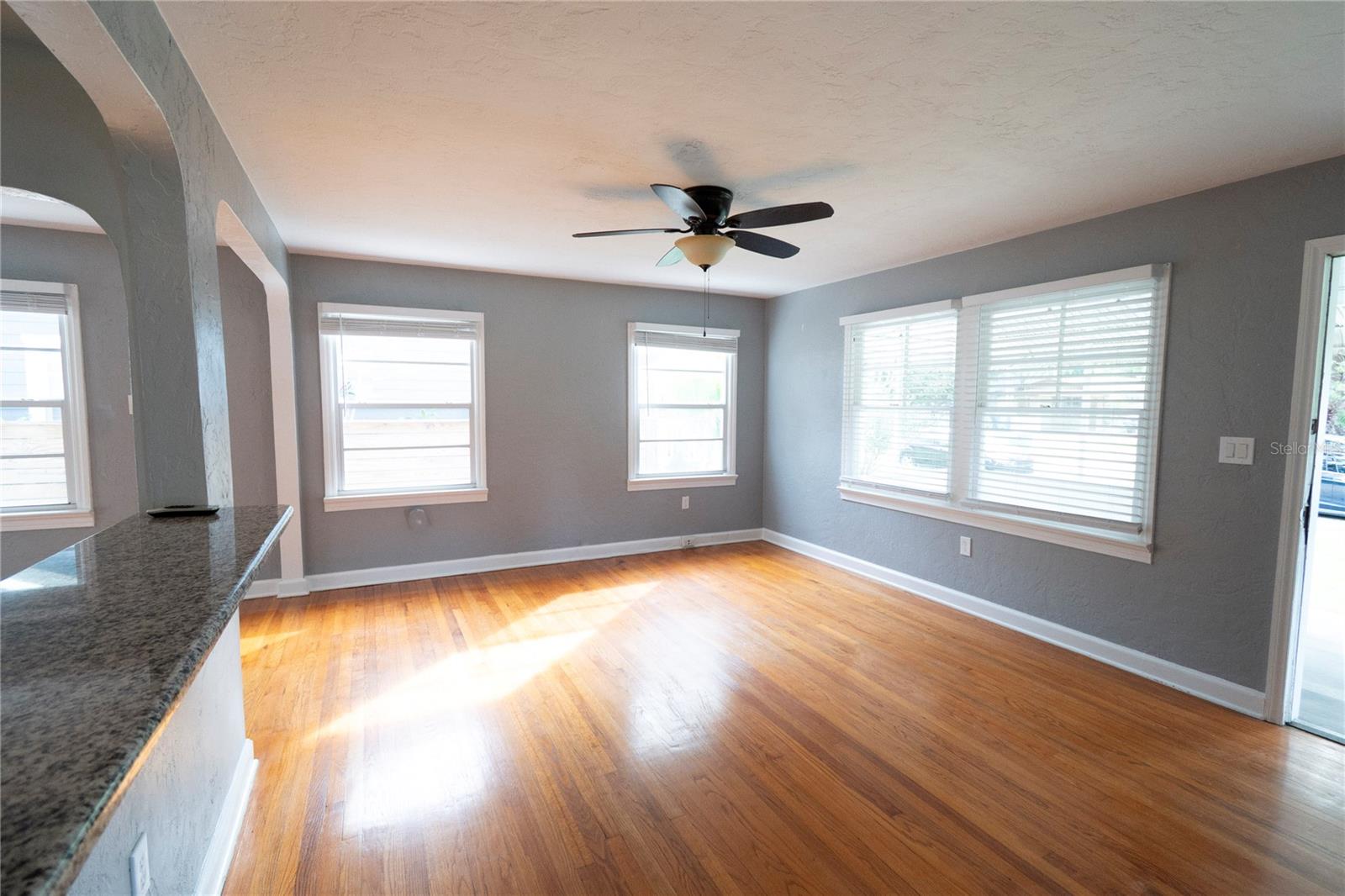 Image 4 of 23 For 921 La Salle Avenue