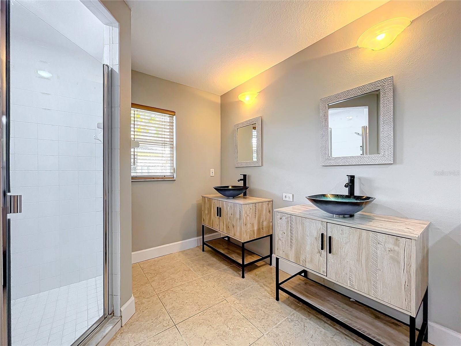 Image 32 of 62 For 790 Silhouette Court