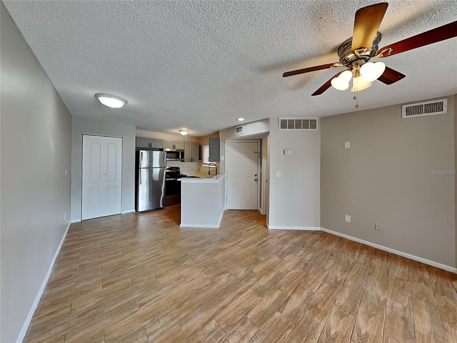 Image 4 of 10 For 1908 Lake Atriums Circle 7