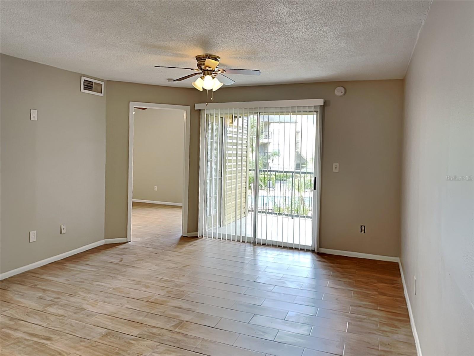 Image 5 of 10 For 1908 Lake Atriums Circle 7