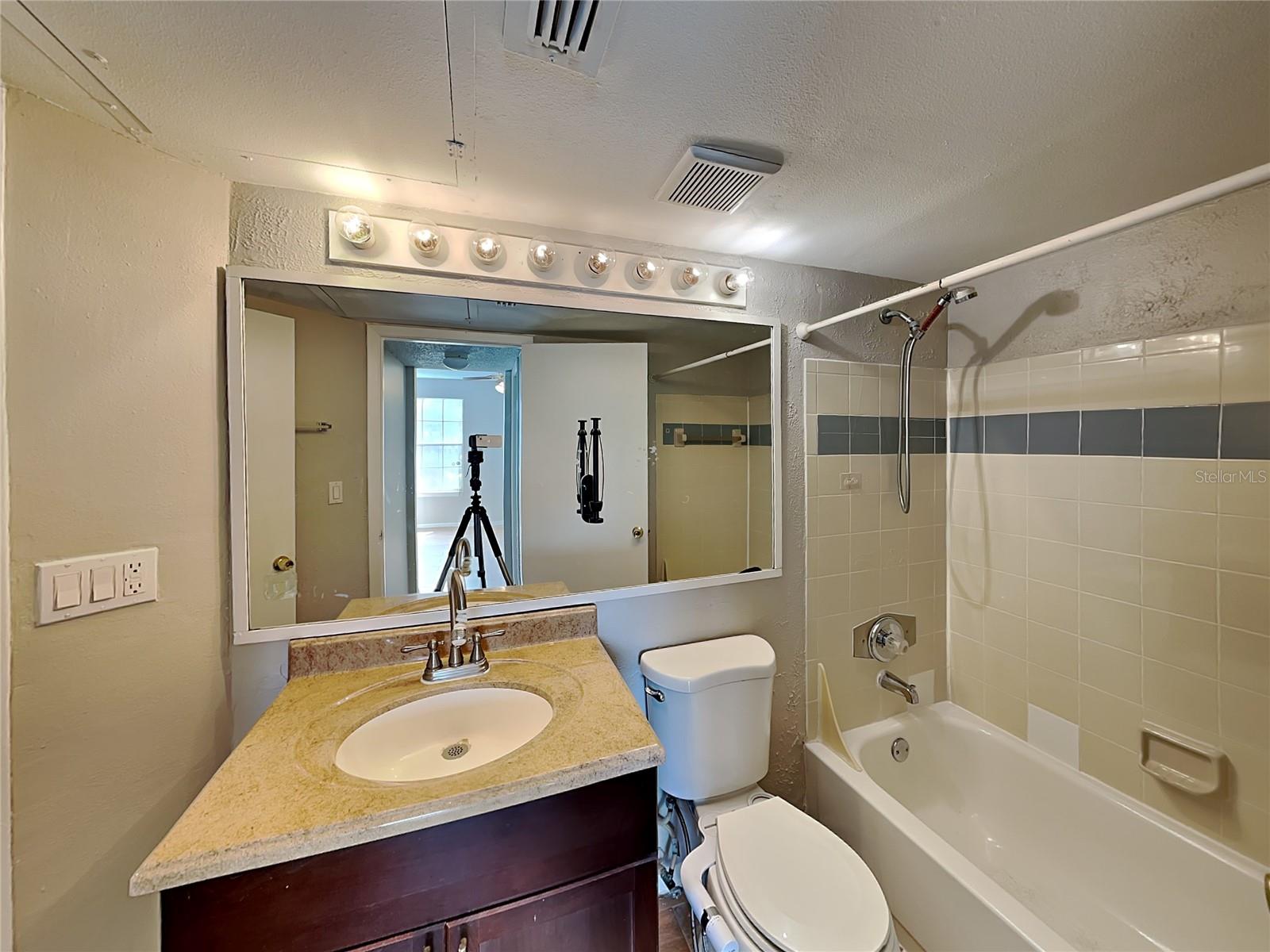 Image 6 of 10 For 1908 Lake Atriums Circle 7