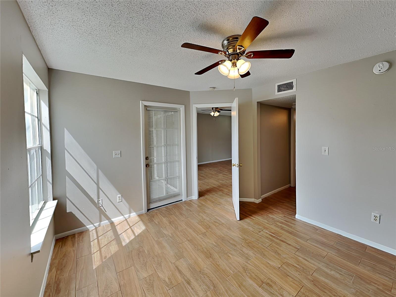 Image 7 of 10 For 1908 Lake Atriums Circle 7