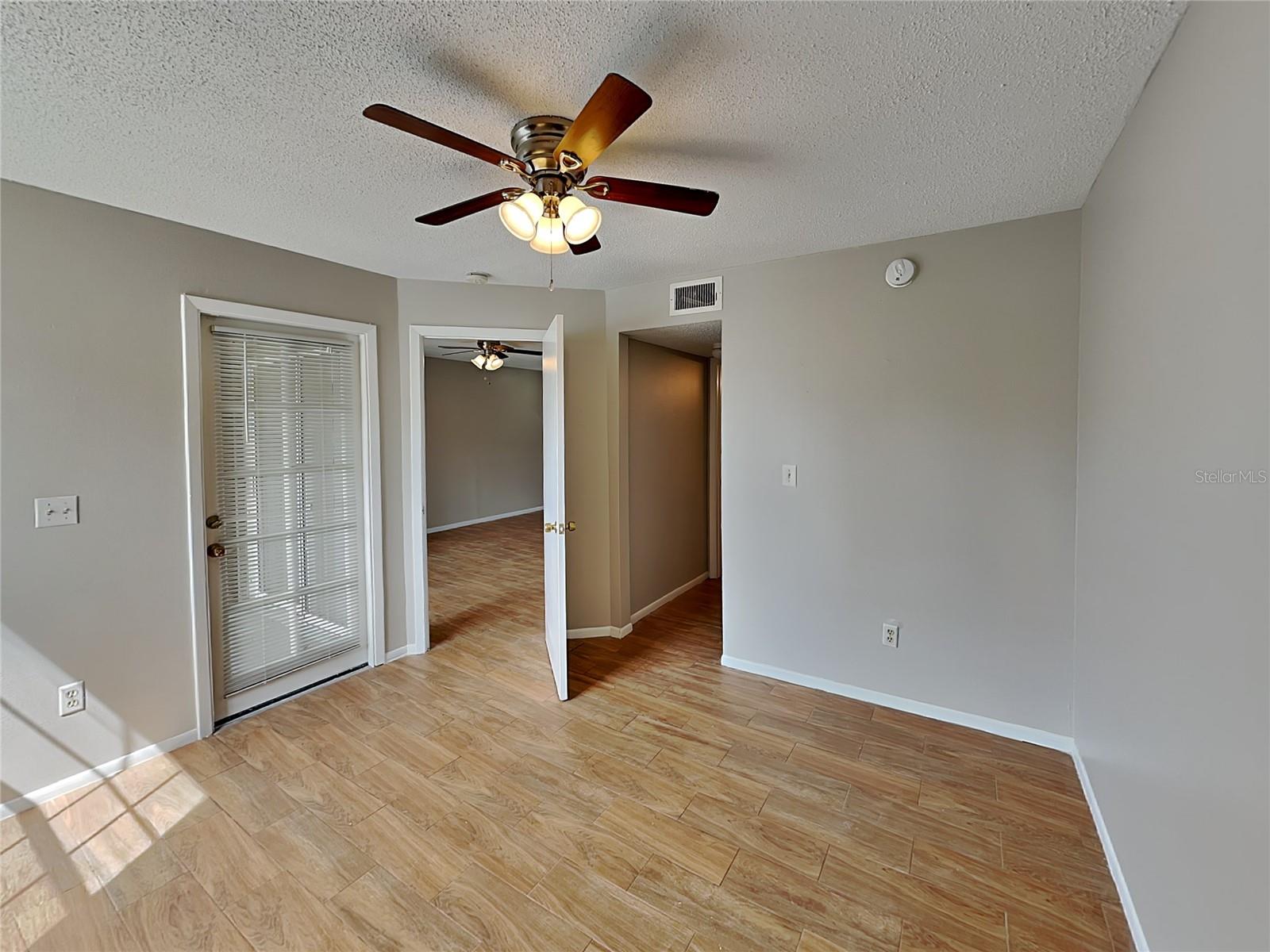 Image 8 of 10 For 1908 Lake Atriums Circle 7