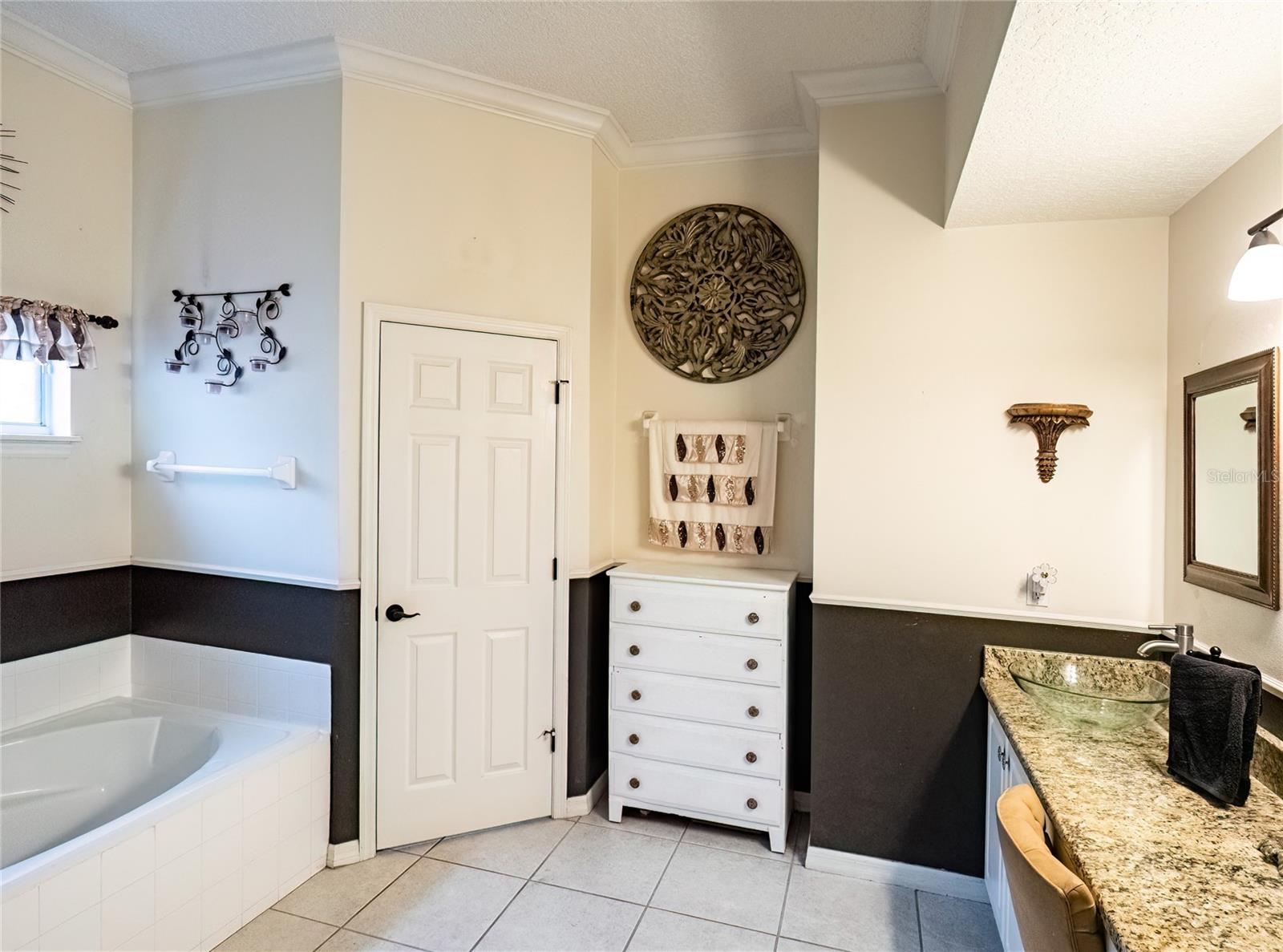 Image 17 of 41 For 2087 Westbourne Drive