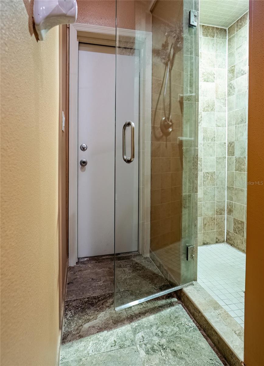 Image 37 of 41 For 2087 Westbourne Drive