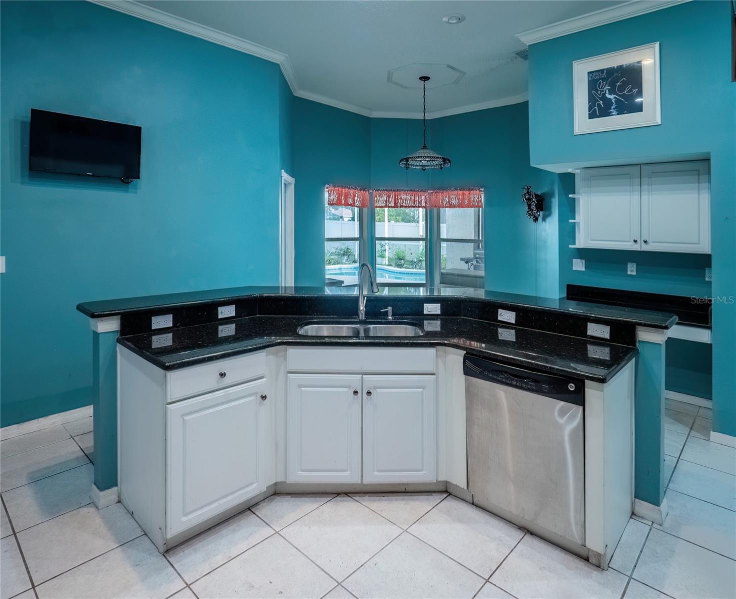 Image 7 of 41 For 2087 Westbourne Drive