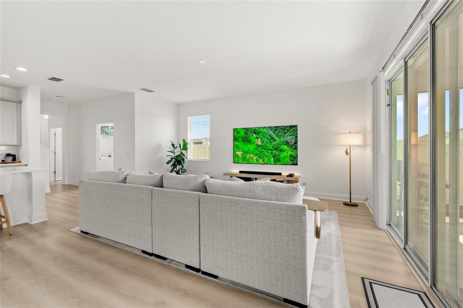 Image 10 of 47 For 14667 Erice Avenue