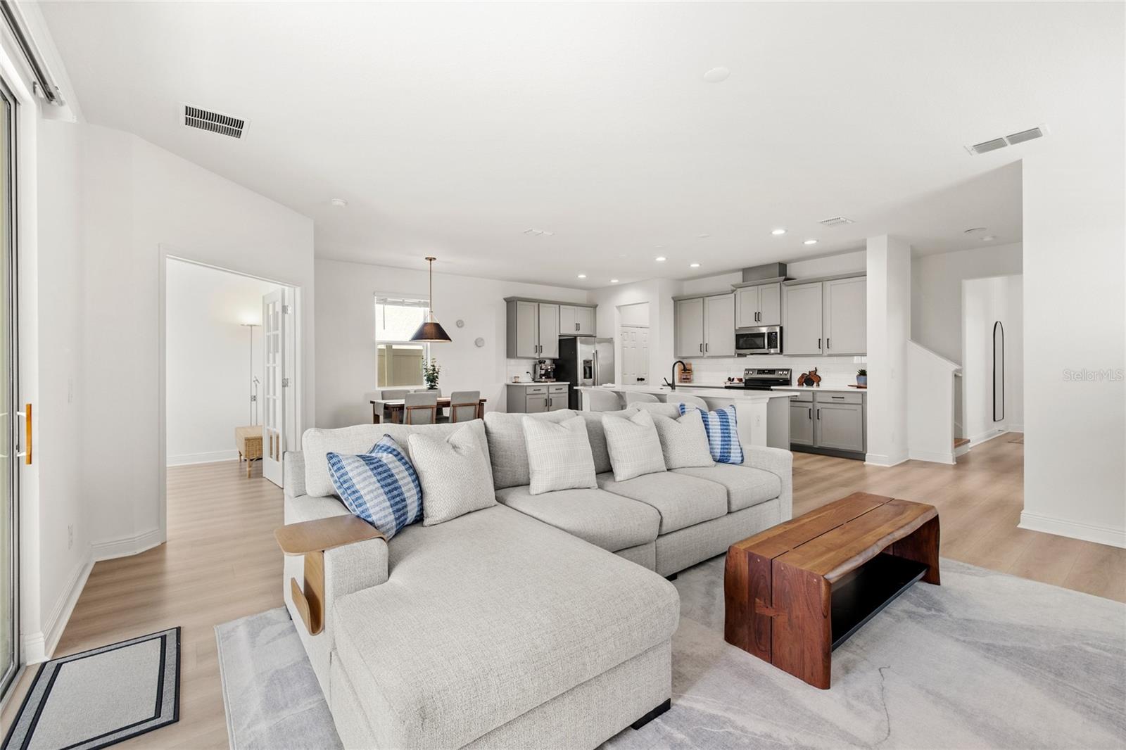 Image 13 of 47 For 14667 Erice Avenue