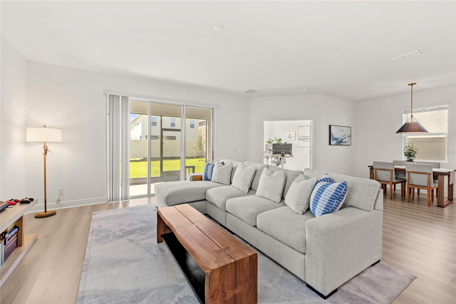 Image 14 of 47 For 14667 Erice Avenue