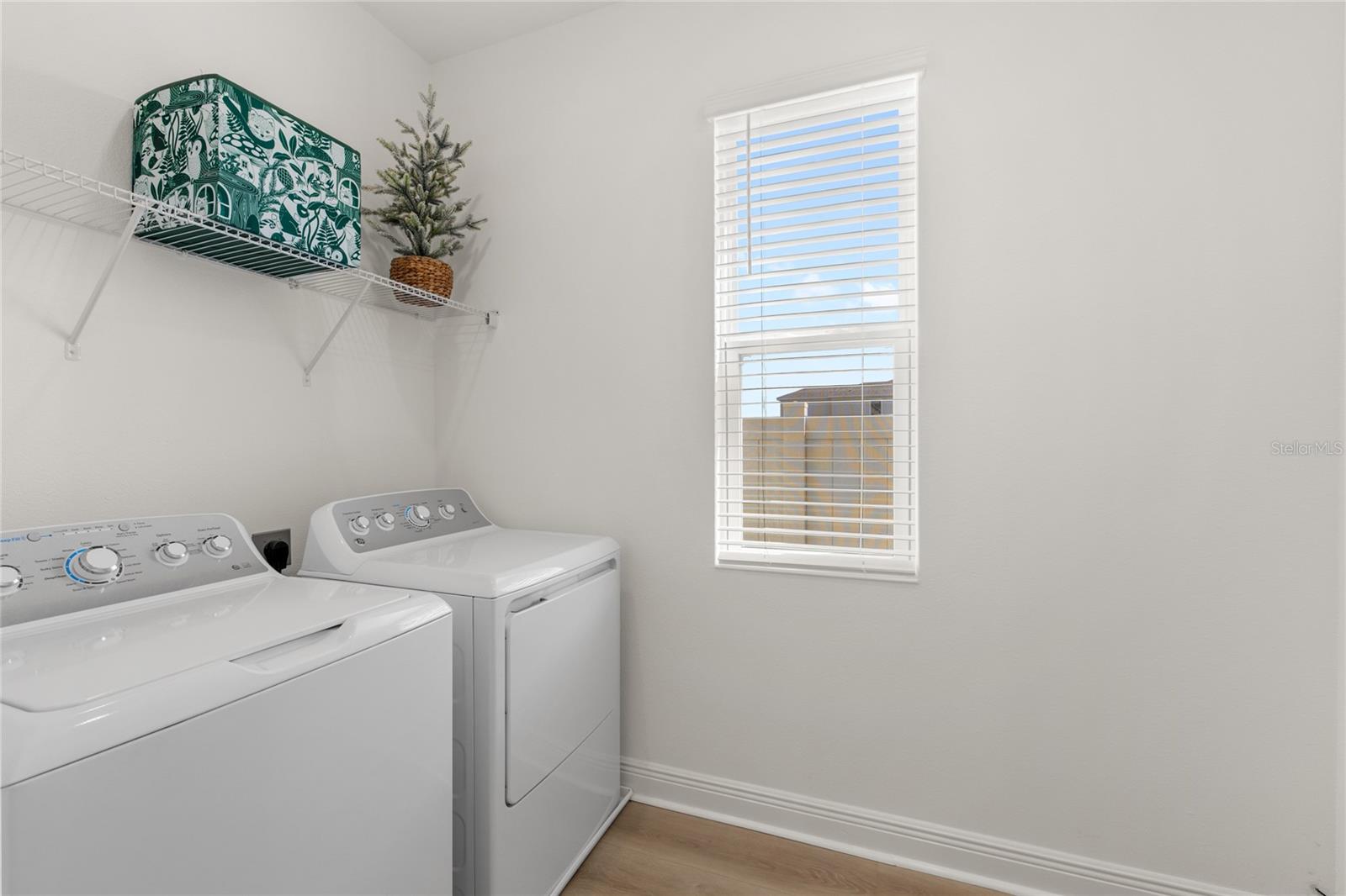 Image 16 of 47 For 14667 Erice Avenue